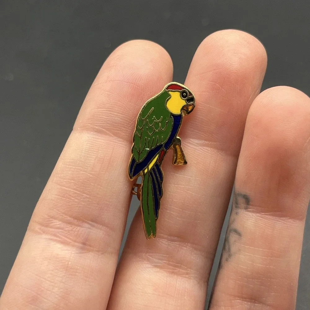 Vintage 1991 Parrot‎ Bird Animal Lapel Hat Pin
